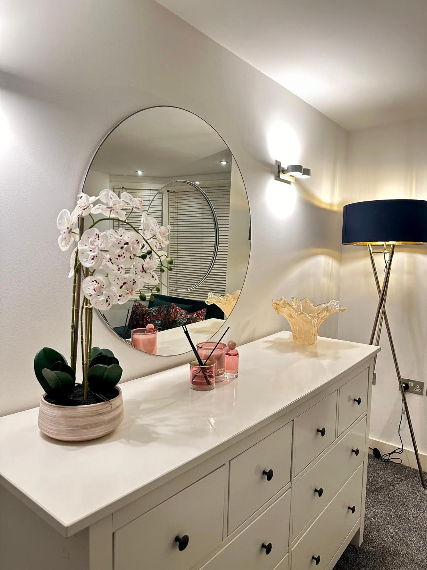 Opulent Oasis In London Apartment Exterior foto